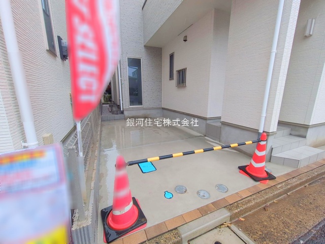 G00368180 埼玉県川口市上青木６丁目 新築一戸建て 3890万円 土地面積83.50m² (約25.25坪) 建物面積92.22m² (約27.89坪) 間取り４ＬＤＫ 築年月2025年04月(築１年以内)【外観11】