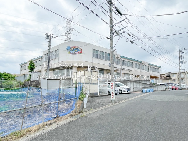 G00368241 千葉県千葉市緑区大椎町 新築一戸建て 3399万円 土地面積166.95m² (約50.50坪) 建物面積104.13m² (約31.49坪) 間取り４ＬＤＫ 築年月2025年09月【周辺環境】誉田保育所