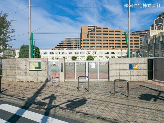 G00368989 東京都世田谷区祖師谷６丁目 土地 6780万円 土地面積114.41m² (約34.60坪)【周辺環境】世田谷区立塚戸小学校