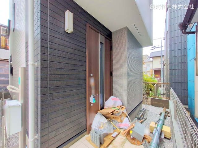 G00369477 神奈川県横浜市鶴見区下末吉３丁目 新築一戸建て 3990万円 土地面積60.75m² (約18.37坪) 建物面積75.35m² (約22.79坪) 築年月2025年03月(築１年以内)【外観4】