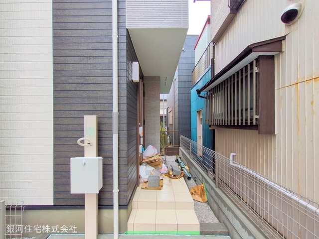 G00369477 神奈川県横浜市鶴見区下末吉３丁目 新築一戸建て 3990万円 土地面積60.75m² (約18.37坪) 建物面積75.35m² (約22.79坪) 築年月2025年03月(築１年以内)【外観5】