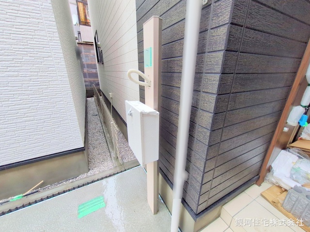 G00369477 神奈川県横浜市鶴見区下末吉３丁目 新築一戸建て 3990万円 土地面積60.75m² (約18.37坪) 建物面積75.35m² (約22.79坪) 築年月2025年03月(築１年以内)【外観7】