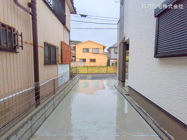 G00369477 神奈川県横浜市鶴見区下末吉３丁目 新築一戸建て 3990万円 土地面積60.75m² (約18.37坪) 建物面積75.35m² (約22.79坪) 築年月2025年03月(築１年以内)【外観17】