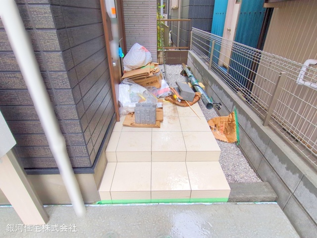 G00369477 神奈川県横浜市鶴見区下末吉３丁目 新築一戸建て 3990万円 土地面積60.75m² (約18.37坪) 建物面積75.35m² (約22.79坪) 築年月2025年03月(築１年以内)【外観18】