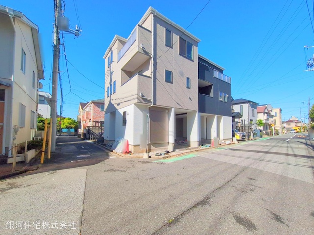 G00369560 埼玉県蕨市南町１丁目 新築一戸建て 5699万円 土地面積57.71m² (約17.45坪) 建物面積110.54m² (約33.43坪) 間取り４ＬＤＫ 築年月2025年05月【外観3】
