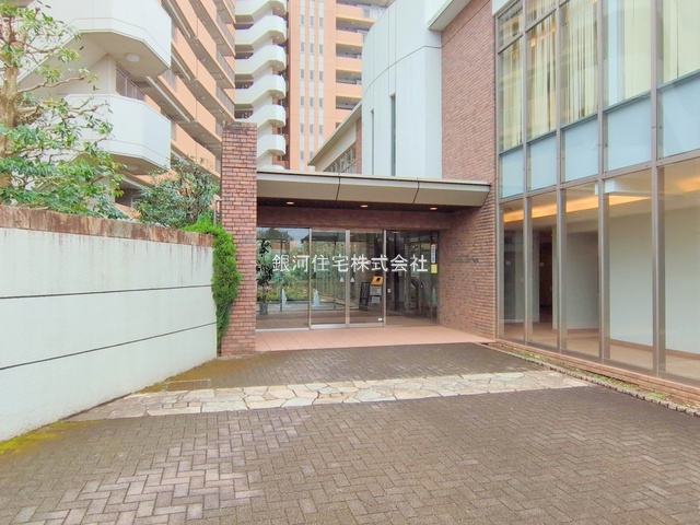 G00369684 東京都東久留米市南沢５丁目 中古マンション 4299万円 専有面積81.46m² (約24.64坪) 間取り３ＬＤＫ 所在階1階 築年月2003年11月(築21年)【外観3】