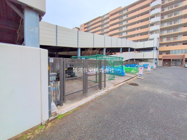 G00369684 東京都東久留米市南沢５丁目 中古マンション 4299万円 専有面積81.46m² (約24.64坪) 間取り３ＬＤＫ 所在階1階 築年月2003年11月(築21年)【外観10】