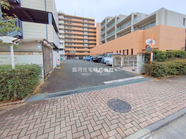 G00369684 東京都東久留米市南沢５丁目 中古マンション 4299万円 専有面積81.46m² (約24.64坪) 間取り３ＬＤＫ 所在階1階 築年月2003年11月(築21年)【外観11】