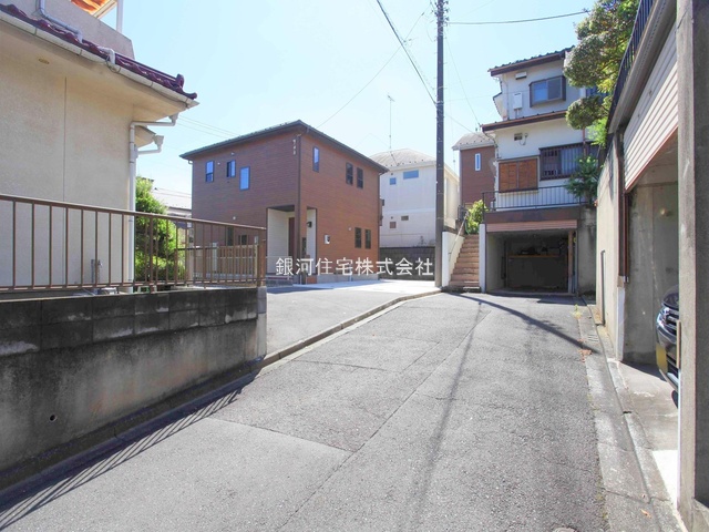 G00369736 埼玉県入間市大字南峯 中古一戸建て 2600万円 土地面積182.43m² (約55.18坪) 建物面積100.19m² (約30.30坪) 間取り３ＬＤＫ 築年月2024年04月(築1年)【外観3】