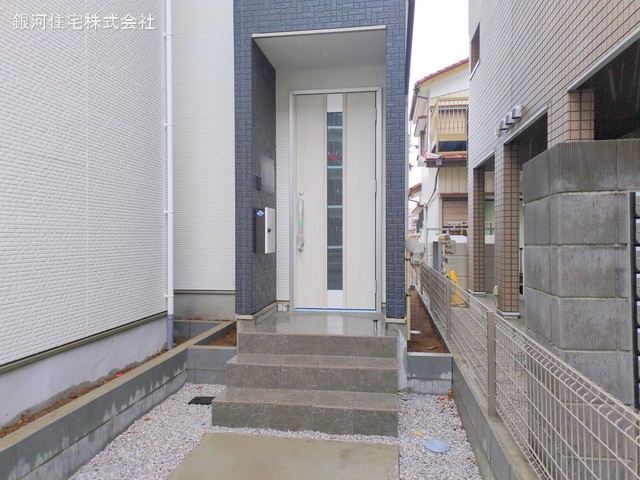 G00370048 埼玉県蕨市南町２丁目 新築一戸建て 4699万円 土地面積63.73m² (約19.27坪) 建物面積84.37m² (約25.52坪) 間取り２ＳＬＤＫ 築年月2025年02月(築１年以内)【外観10】