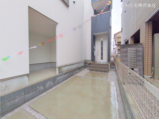 G00370048 埼玉県蕨市南町２丁目 新築一戸建て 4699万円 土地面積63.73m² (約19.27坪) 建物面積84.37m² (約25.52坪) 間取り２ＳＬＤＫ 築年月2025年02月(築１年以内)【外観17】