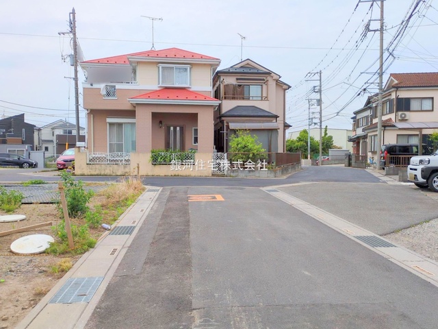 G00370076 埼玉県川口市大字安行小山 新築一戸建て 3590万円 土地面積100.09m² (約30.27坪) 建物面積93.98m² (約28.42坪) 間取り４ＬＤＫ 築年月2025年04月(築１年以内)【外観3】