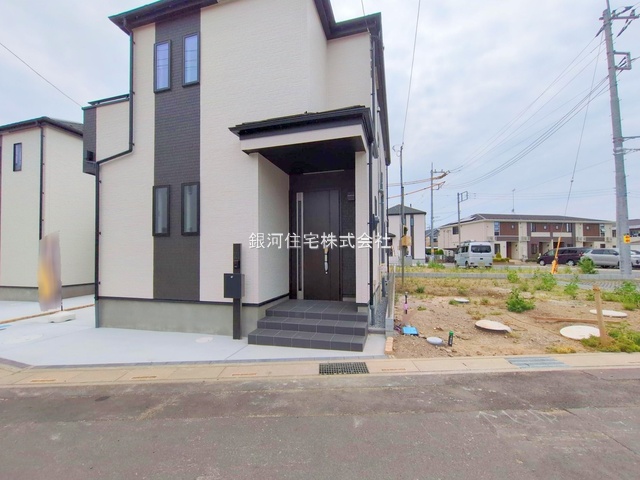 G00370076 埼玉県川口市大字安行小山 新築一戸建て 3590万円 土地面積100.09m² (約30.27坪) 建物面積93.98m² (約28.42坪) 間取り４ＬＤＫ 築年月2025年04月(築１年以内)【外観4】