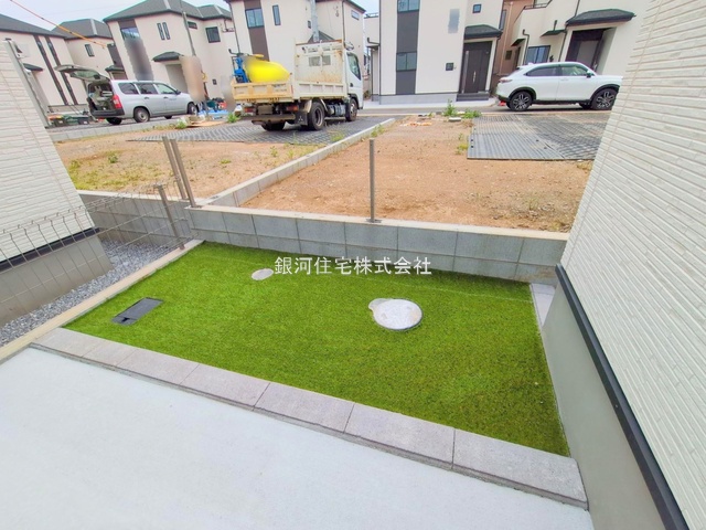 G00370076 埼玉県川口市大字安行小山 新築一戸建て 3590万円 土地面積100.09m² (約30.27坪) 建物面積93.98m² (約28.42坪) 間取り４ＬＤＫ 築年月2025年04月(築１年以内)【外観6】