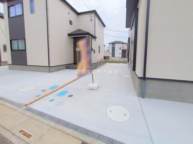 G00370076 埼玉県川口市大字安行小山 新築一戸建て 3590万円 土地面積100.09m² (約30.27坪) 建物面積93.98m² (約28.42坪) 間取り４ＬＤＫ 築年月2025年04月(築１年以内)【外観9】