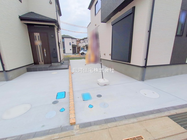 G00370076 埼玉県川口市大字安行小山 新築一戸建て 3590万円 土地面積100.09m² (約30.27坪) 建物面積93.98m² (約28.42坪) 間取り４ＬＤＫ 築年月2025年04月(築１年以内)【外観10】