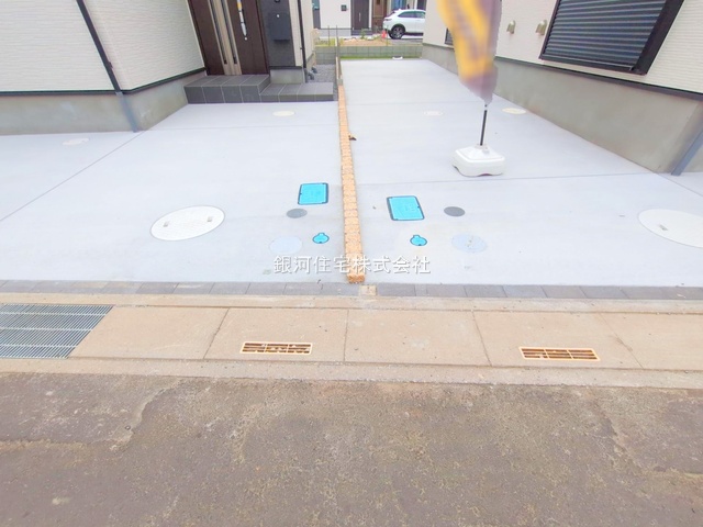G00370076 埼玉県川口市大字安行小山 新築一戸建て 3590万円 土地面積100.09m² (約30.27坪) 建物面積93.98m² (約28.42坪) 間取り４ＬＤＫ 築年月2025年04月(築１年以内)【外観12】