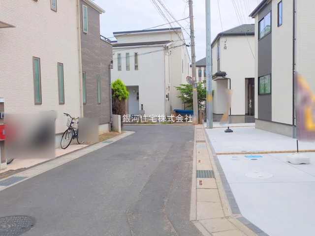 G00370076 埼玉県川口市大字安行小山 新築一戸建て 3590万円 土地面積100.09m² (約30.27坪) 建物面積93.98m² (約28.42坪) 間取り４ＬＤＫ 築年月2025年04月(築１年以内)【外観13】