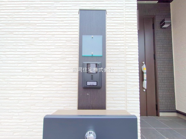 G00370076 埼玉県川口市大字安行小山 新築一戸建て 3590万円 土地面積100.09m² (約30.27坪) 建物面積93.98m² (約28.42坪) 間取り４ＬＤＫ 築年月2025年04月(築１年以内)【外観16】