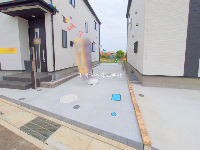 G00370077 埼玉県川口市大字安行小山 新築一戸建て 3390万円 土地面積105.10m² (約31.79坪) 建物面積89.01m² (約26.92坪) 間取り４ＬＤＫ 築年月2025年04月(築１年以内)【外観5】