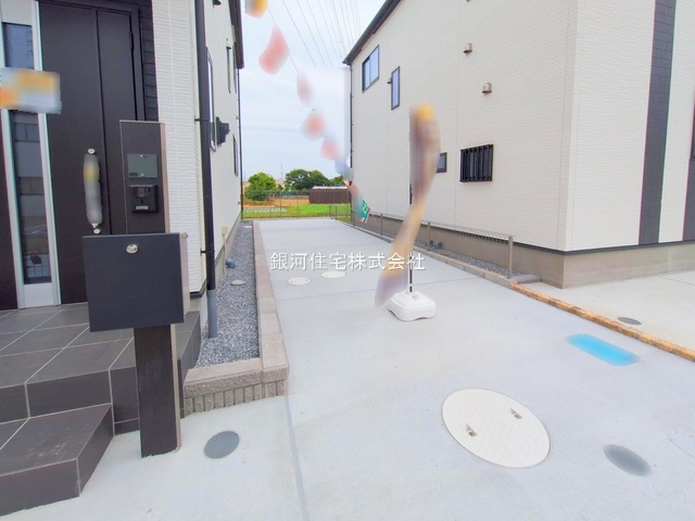 G00370077 埼玉県川口市大字安行小山 新築一戸建て 3390万円 土地面積105.10m² (約31.79坪) 建物面積89.01m² (約26.92坪) 間取り４ＬＤＫ 築年月2025年04月(築１年以内)【外観6】