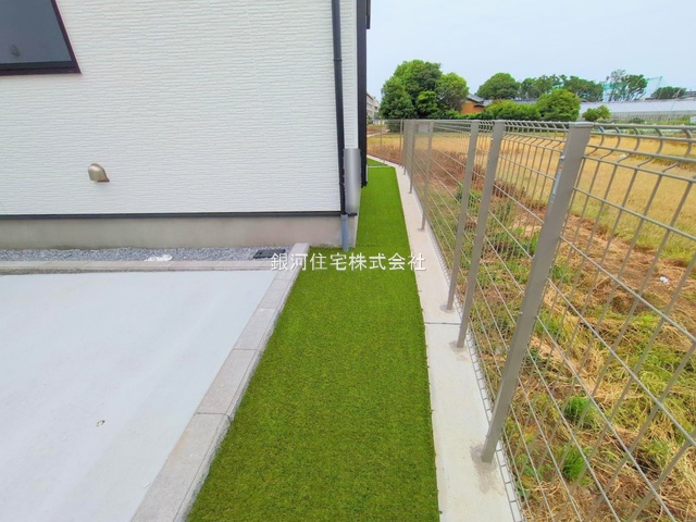 G00370077 埼玉県川口市大字安行小山 新築一戸建て 3390万円 土地面積105.10m² (約31.79坪) 建物面積89.01m² (約26.92坪) 間取り４ＬＤＫ 築年月2025年04月(築１年以内)【外観16】