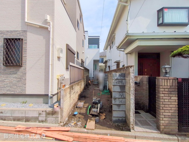 G00370578 東京都中野区白鷺３丁目 新築一戸建て 5480万円 土地面積65.09m² (約19.68坪) 建物面積58.16m² (約17.59坪) 築年月2025年04月【外観2】