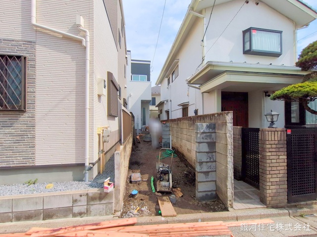 G00370578 東京都中野区白鷺３丁目 新築一戸建て 5480万円 土地面積65.09m² (約19.68坪) 建物面積58.16m² (約17.59坪) 築年月2025年04月【外観8】