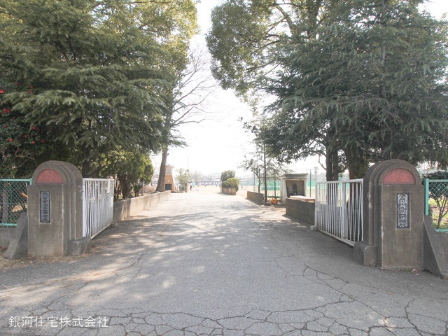 G00370579 千葉県野田市清水 新築一戸建て 2990万円 土地面積135.79m² (約41.07坪) 建物面積101.02m² (約30.55坪) 間取り４ＬＤＫ 築年月2025年08月【周辺環境】野田市立第一中学校