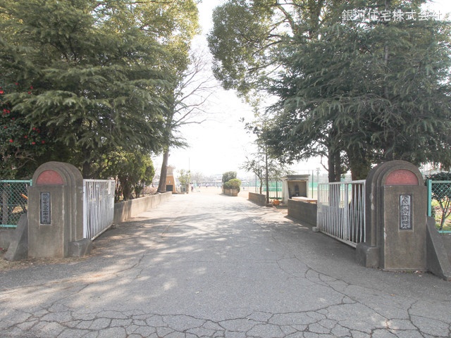 G00370580 千葉県野田市清水 新築一戸建て 2790万円 土地面積179.04m² (約54.15坪) 建物面積100.61m² (約30.43坪) 間取り４ＬＤＫ 築年月2025年08月【周辺環境】野田市立第一中学校