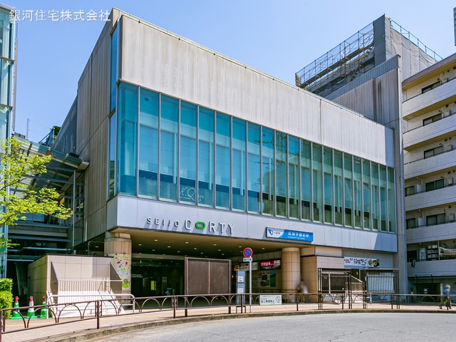 G00370671 東京都世田谷区喜多見６丁目 土地 5680万円 土地面積127.27m² (約38.49坪)【周辺環境】小田急電鉄小田原線「成城学園前」駅