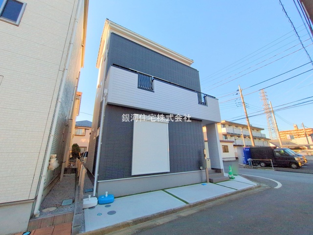 G00370709 埼玉県川越市氷川町 中古一戸建て 2980万円 土地面積74.10m² (約22.41坪) 建物面積92.94m² (約28.11坪) 間取り３ＬＤＫ 築年月2024年11月(築1年)【外観2】