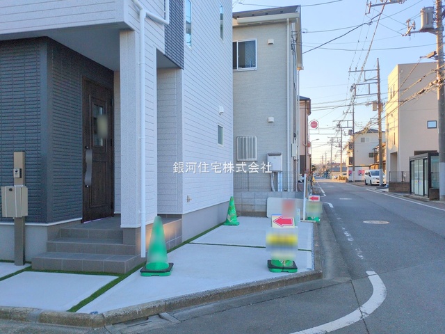 G00370709 埼玉県川越市氷川町 中古一戸建て 2980万円 土地面積74.10m² (約22.41坪) 建物面積92.94m² (約28.11坪) 間取り３ＬＤＫ 築年月2024年11月(築1年)【外観18】