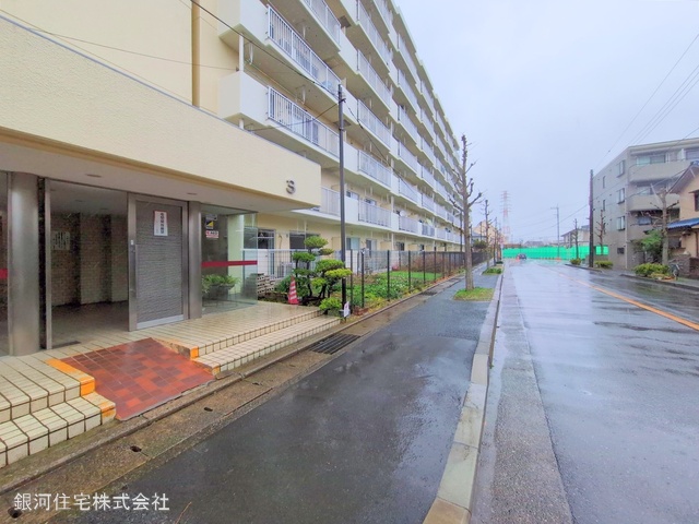 G00370859 千葉県市川市塩焼４丁目 中古マンション 3080万円 専有面積67.27m² (約20.34坪) 間取り３ＬＤＫ 所在階1階 築年月1980年01月(築45年)【外観9】