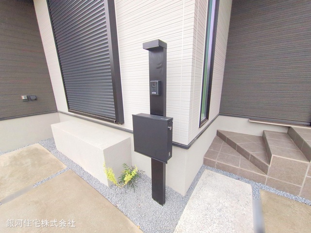 G00370870 千葉県船橋市坪井西２丁目 新築一戸建て 4280万円 土地面積99.01m² (約29.95坪) 建物面積96.00m² (約29.04坪) 築年月2025年05月【外観6】