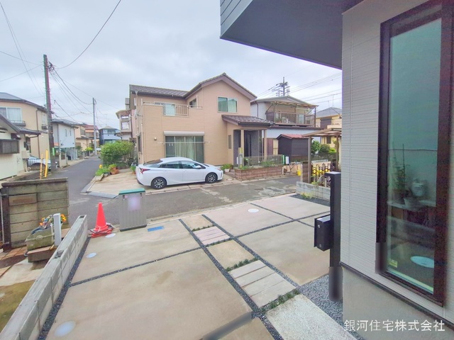 G00370870 千葉県船橋市坪井西２丁目 新築一戸建て 4280万円 土地面積99.01m² (約29.95坪) 建物面積96.00m² (約29.04坪) 築年月2025年05月【外観8】