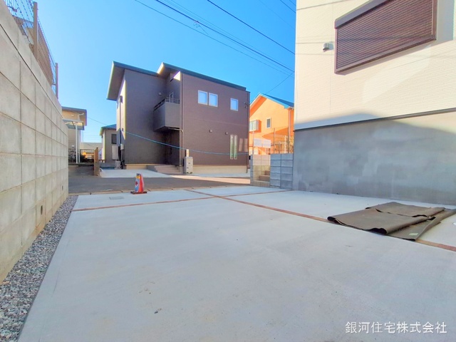 G00370997 千葉県柏市つくしが丘５丁目 新築一戸建て 4180万円 土地面積126.28m² (約38.19坪) 建物面積100.44m² (約30.38坪) 間取り４ＬＤＫ 築年月2025年01月(築１年以内)【外観4】