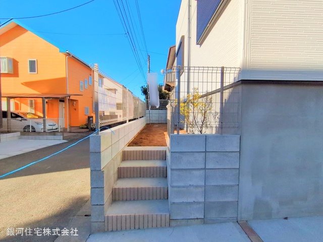 G00370997 千葉県柏市つくしが丘５丁目 新築一戸建て 4180万円 土地面積126.28m² (約38.19坪) 建物面積100.44m² (約30.38坪) 間取り４ＬＤＫ 築年月2025年01月(築１年以内)【外観7】