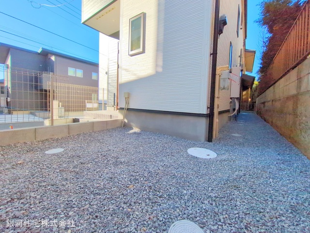 G00370997 千葉県柏市つくしが丘５丁目 新築一戸建て 4180万円 土地面積126.28m² (約38.19坪) 建物面積100.44m² (約30.38坪) 間取り４ＬＤＫ 築年月2025年01月(築１年以内)【外観16】
