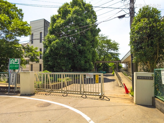 G00370997 千葉県柏市つくしが丘５丁目 新築一戸建て 4180万円 土地面積126.28m² (約38.19坪) 建物面積100.44m² (約30.38坪) 間取り４ＬＤＫ 築年月2025年01月(築１年以内)【周辺環境】柏市立中原小学校