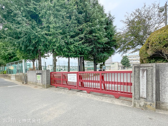 G00371181 千葉県鎌ヶ谷市南鎌ヶ谷１丁目 中古マンション 1998万円 専有面積78.00m² (約23.59坪) 間取り４ＬＤＫ 所在階5階 築年月1996年12月(築28年)【周辺環境】鎌ケ谷市立第二中学校