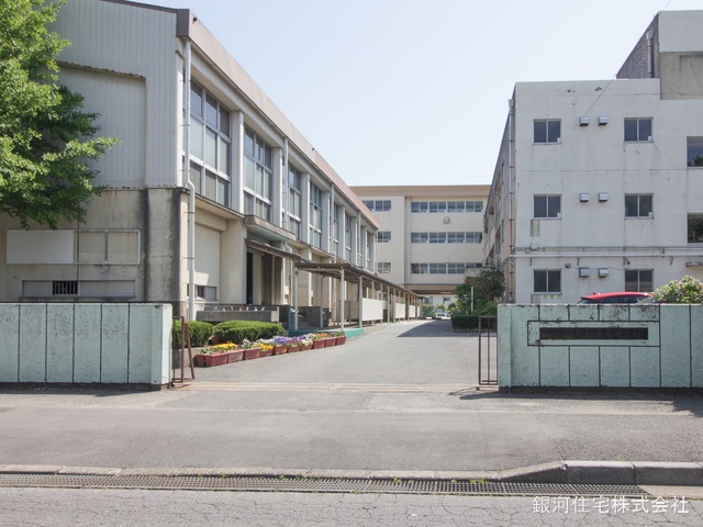 G00371237 千葉県松戸市新松戸南１丁目 新築一戸建て 5899万円 土地面積107.01m² (約32.37坪) 建物面積103.77m² (約31.39坪) 間取り４ＬＤＫ 築年月2025年06月【周辺環境】松戸市立新松戸南中学校