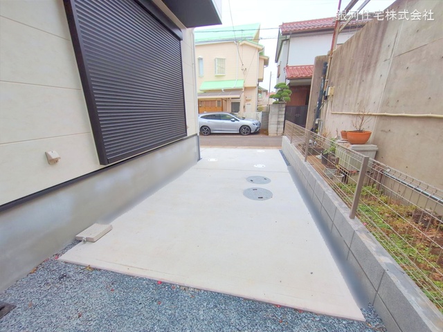 G00371277 千葉県市川市須和田２丁目 新築一戸建て 5690万円 土地面積117.74m² (約35.61坪) 建物面積93.20m² (約28.19坪) 間取り３ＬＤＫ 築年月2025年01月(築１年以内)【外観6】
