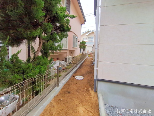 G00371277 千葉県市川市須和田２丁目 新築一戸建て 5690万円 土地面積117.74m² (約35.61坪) 建物面積93.20m² (約28.19坪) 間取り３ＬＤＫ 築年月2025年01月(築１年以内)【外観7】