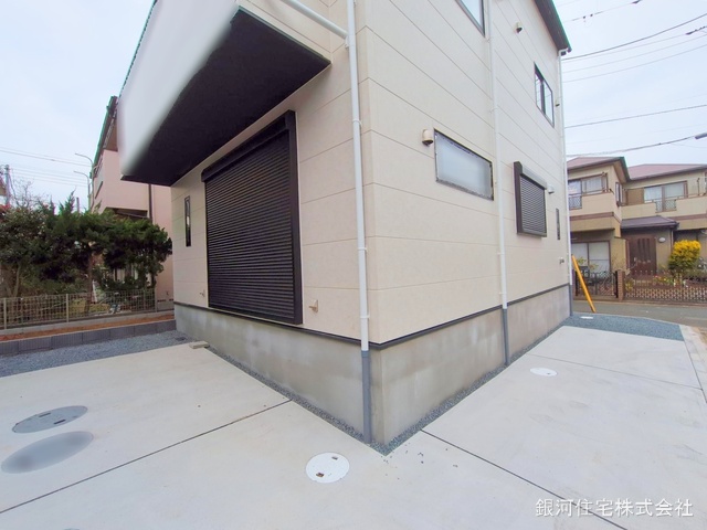 G00371277 千葉県市川市須和田２丁目 新築一戸建て 5690万円 土地面積117.74m² (約35.61坪) 建物面積93.20m² (約28.19坪) 間取り３ＬＤＫ 築年月2025年01月(築１年以内)【外観8】