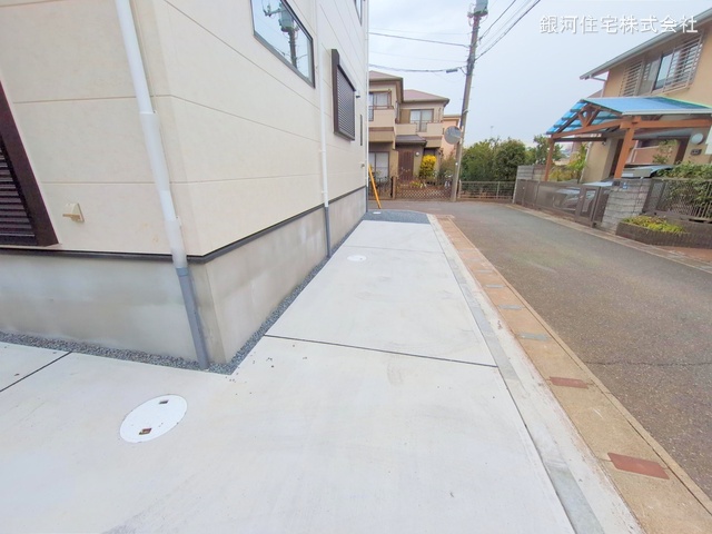 G00371277 千葉県市川市須和田２丁目 新築一戸建て 5690万円 土地面積117.74m² (約35.61坪) 建物面積93.20m² (約28.19坪) 間取り３ＬＤＫ 築年月2025年01月(築１年以内)【外観9】
