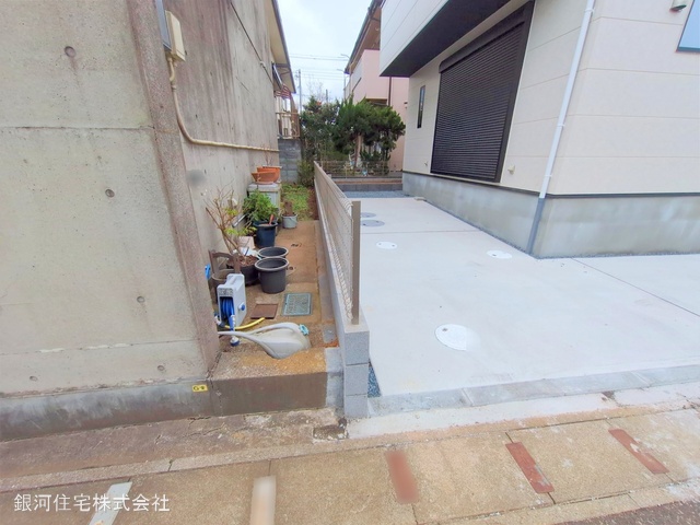 G00371277 千葉県市川市須和田２丁目 新築一戸建て 5690万円 土地面積117.74m² (約35.61坪) 建物面積93.20m² (約28.19坪) 間取り３ＬＤＫ 築年月2025年01月(築１年以内)【外観11】