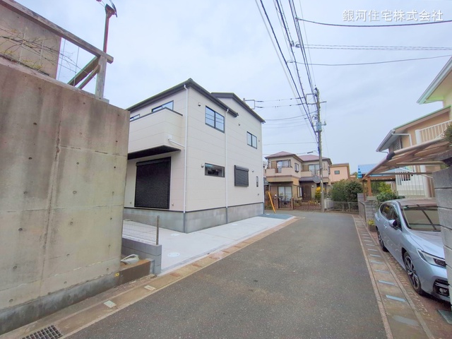 G00371277 千葉県市川市須和田２丁目 新築一戸建て 5690万円 土地面積117.74m² (約35.61坪) 建物面積93.20m² (約28.19坪) 間取り３ＬＤＫ 築年月2025年01月(築１年以内)【外観12】
