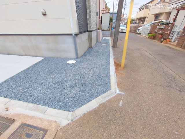 G00371277 千葉県市川市須和田２丁目 新築一戸建て 5690万円 土地面積117.74m² (約35.61坪) 建物面積93.20m² (約28.19坪) 間取り３ＬＤＫ 築年月2025年01月(築１年以内)【外観18】