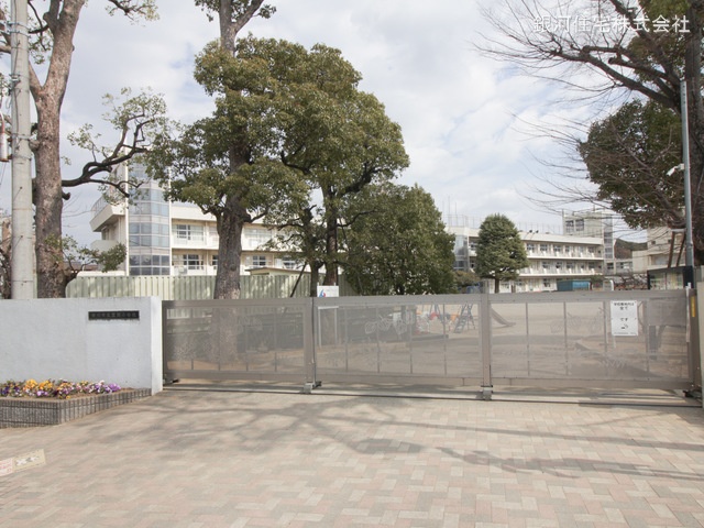 G00371277 千葉県市川市須和田２丁目 新築一戸建て 5690万円 土地面積117.74m² (約35.61坪) 建物面積93.20m² (約28.19坪) 間取り３ＬＤＫ 築年月2025年01月(築１年以内)【周辺環境】市川市立真間小学校